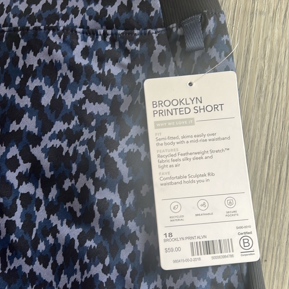 Athleta Brooklyn Printed Short Womens Size 18 NWT - Picture 4 of 8